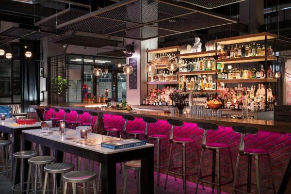 hotels for couples in chicago - moxy chicago 5