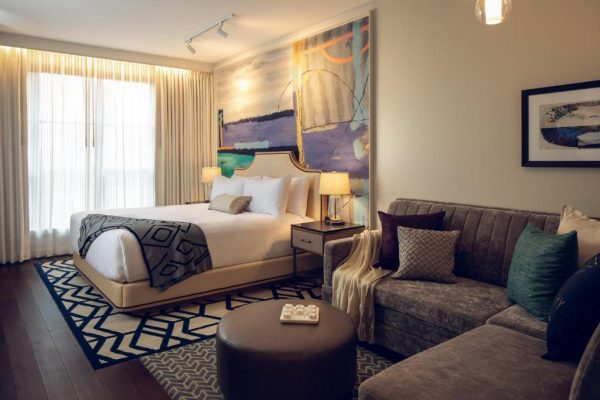 hotels for couples in chicago - sophy hyde park 3