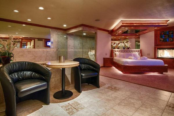 hotels for couples in chicago - sybaris northbrook 3