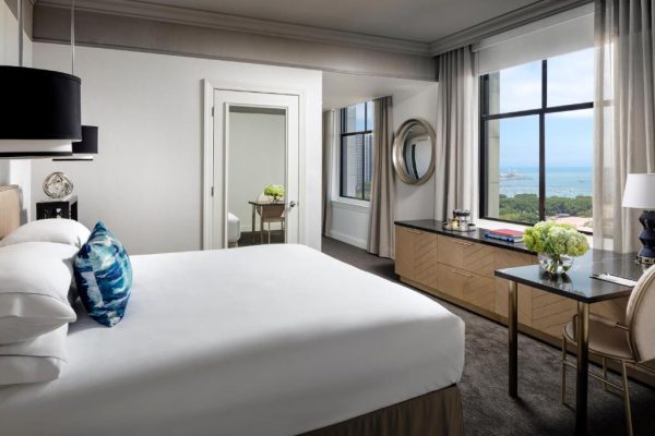 hotels for couples in chicago - the blackstone 2