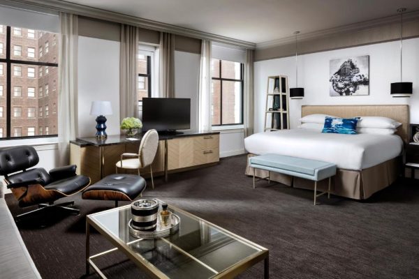 hotels for couples in chicago - the blackstone 3