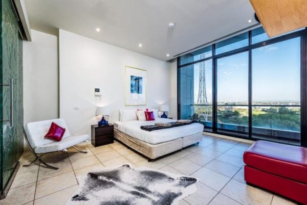 house with a hot tub Exclusive Stays - Gallery Penthouse Melbourne 3
