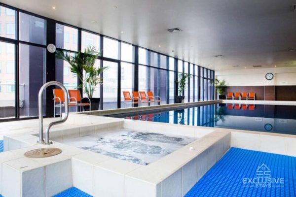 house with a hot tub Exclusive Stays - Gallery Penthouse Melbourne 5