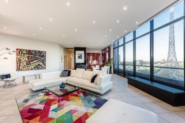 house with a hot tub Exclusive Stays - Gallery Penthouse Melbourne