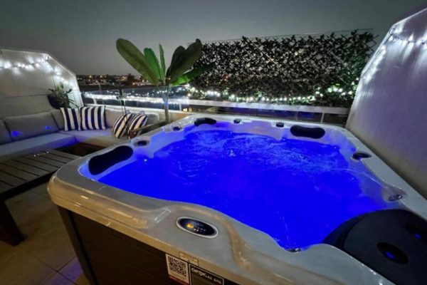 house with a hot tub Luxury St Kilda Townhouse in the Sky Melbourne 5