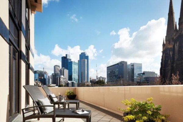 hoyel with a hot tub Park Hyatt Melbourne 2