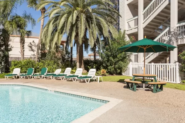 love hotels in Houston - Casa Del Mar Beachfront Suites2