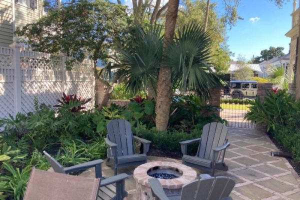 love hotels in Houston- Coppermsitch inn bed and breakfast2