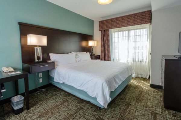 love hotels in Houston - Staybridge Suites 2