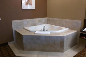 jacuzzi in room in minot nd