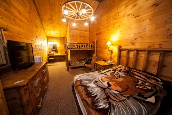 themed hotel Log Cabin Lodge & Suites Pennsylvania