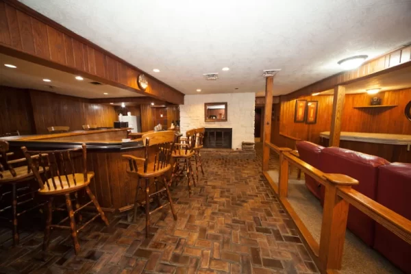 themed hotel Log Cabin Lodge & Suites Pennsylvania 3
