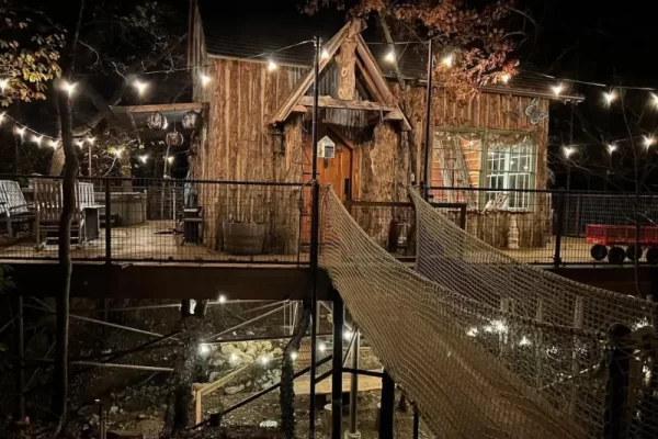 themed hotels in dallas hobbit treehouse 1