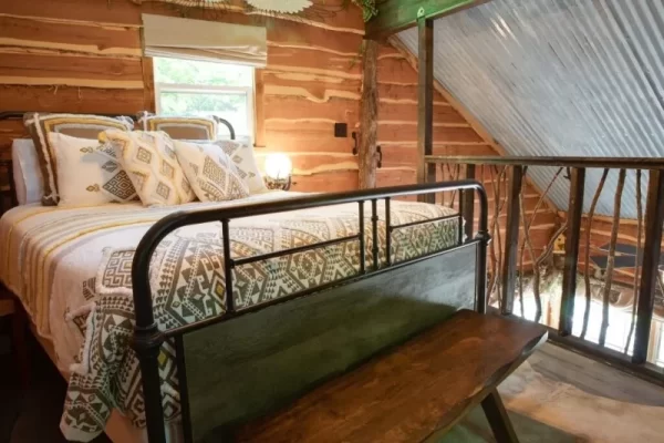themed hotels in dallas hobbit treehouse 4
