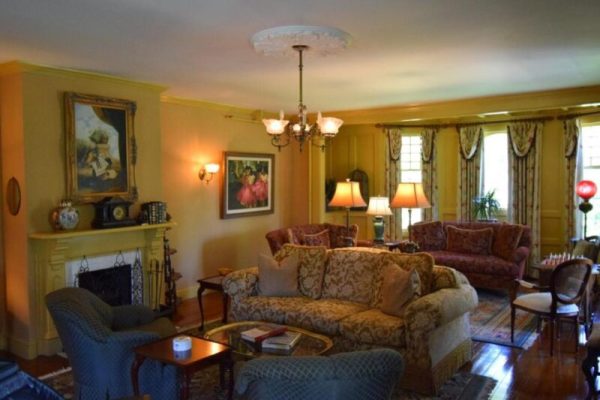 themed hotels new england ivy lodge 6